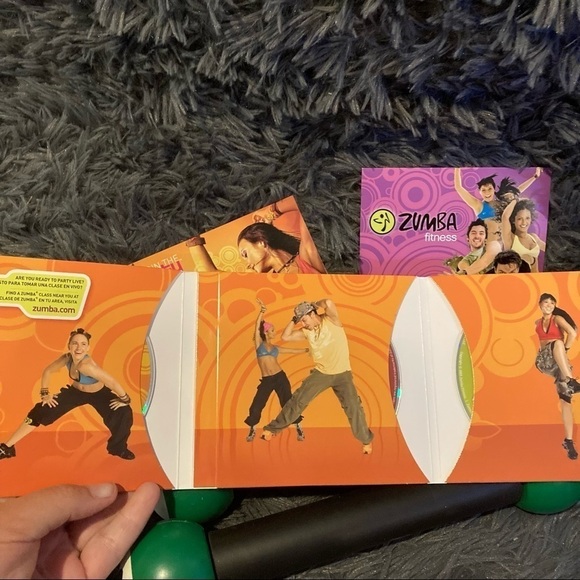 Zumba DVD set with shakers - Picture 7 of 11